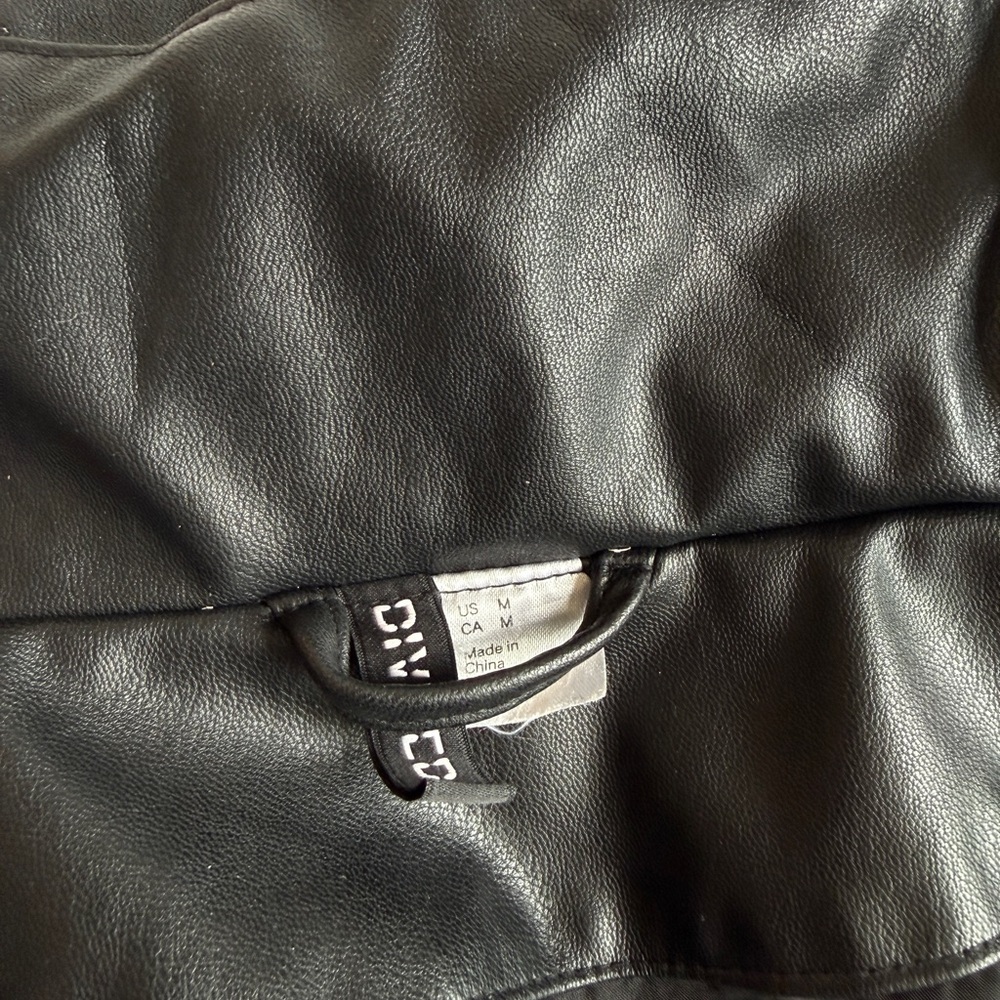 H&M Black Faux Leather Puffer Bomber Jacket size medium - Picture 7 of 10
